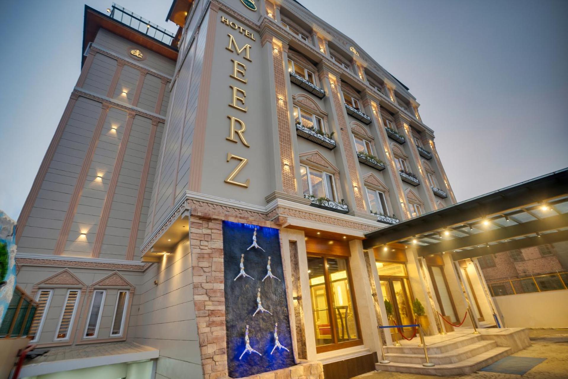 Hotel Meerz ศรีนาการ์ ภายนอก รูปภาพ